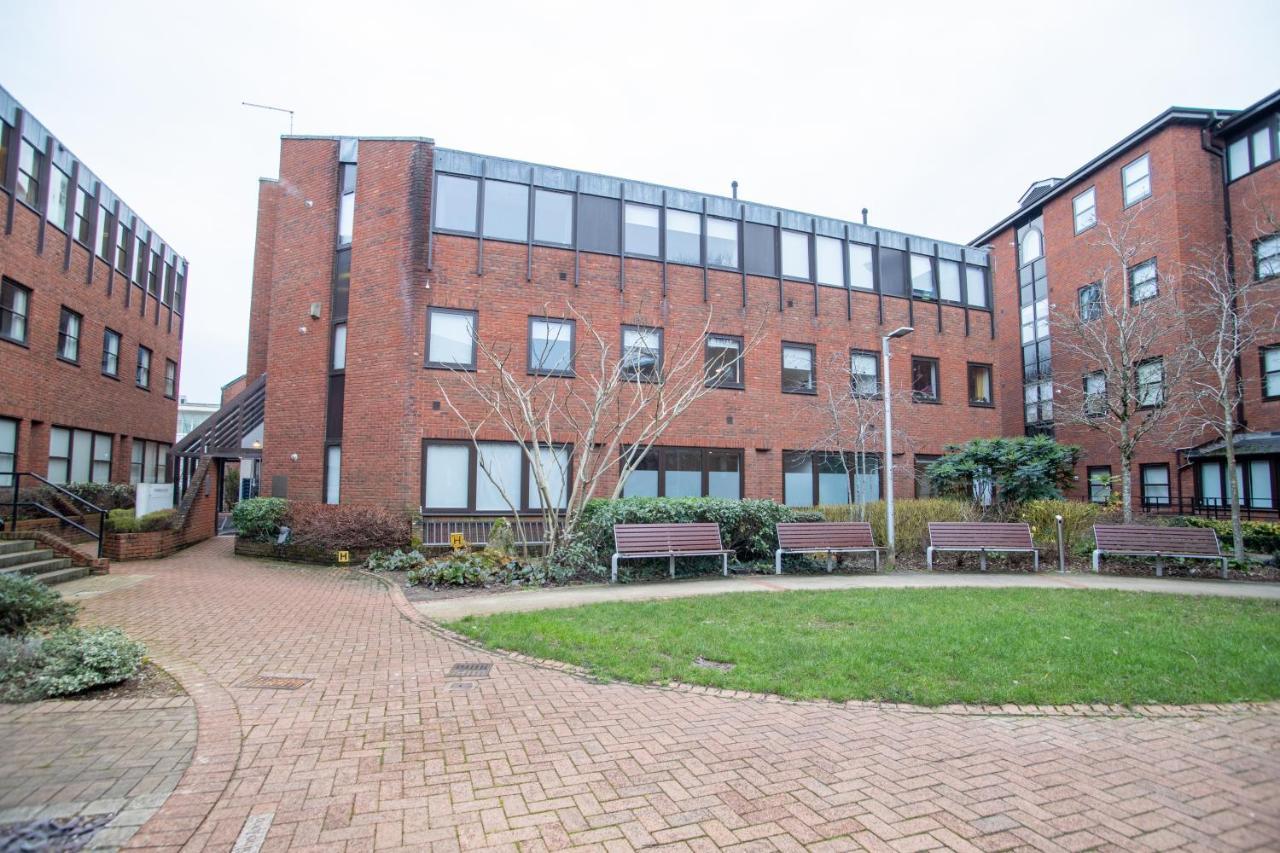 Pembroke House Apartments Exeter For Families Business Relocation Free Parking Eksteriør billede