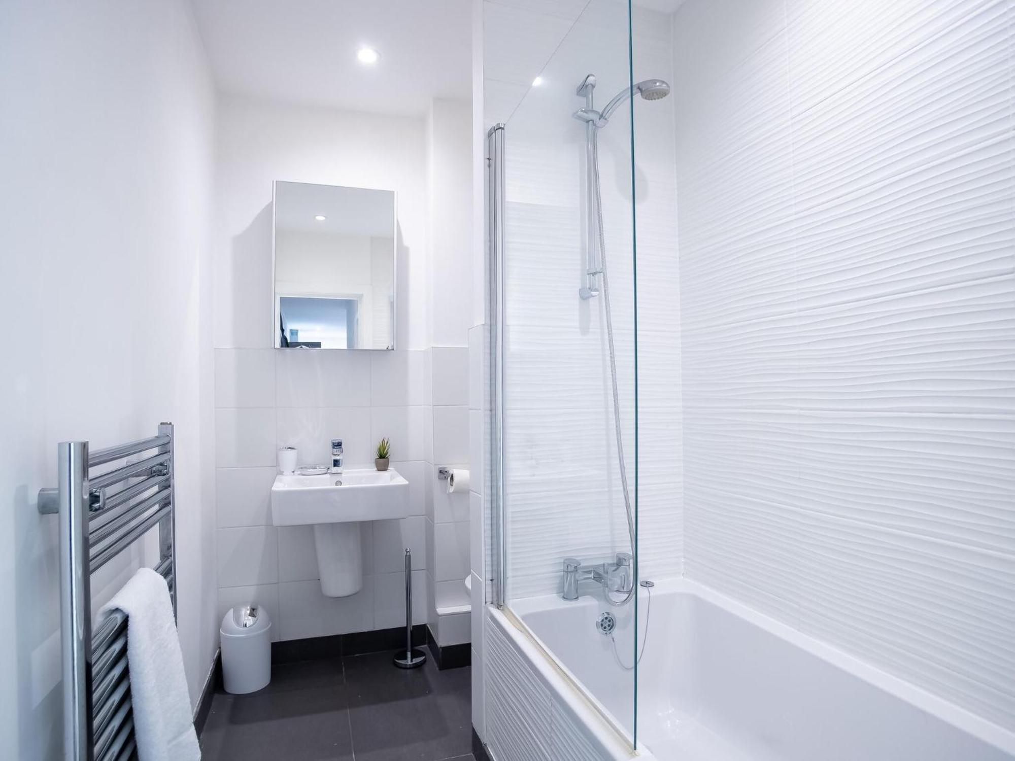 Pembroke House Apartments Exeter For Families Business Relocation Free Parking Eksteriør billede