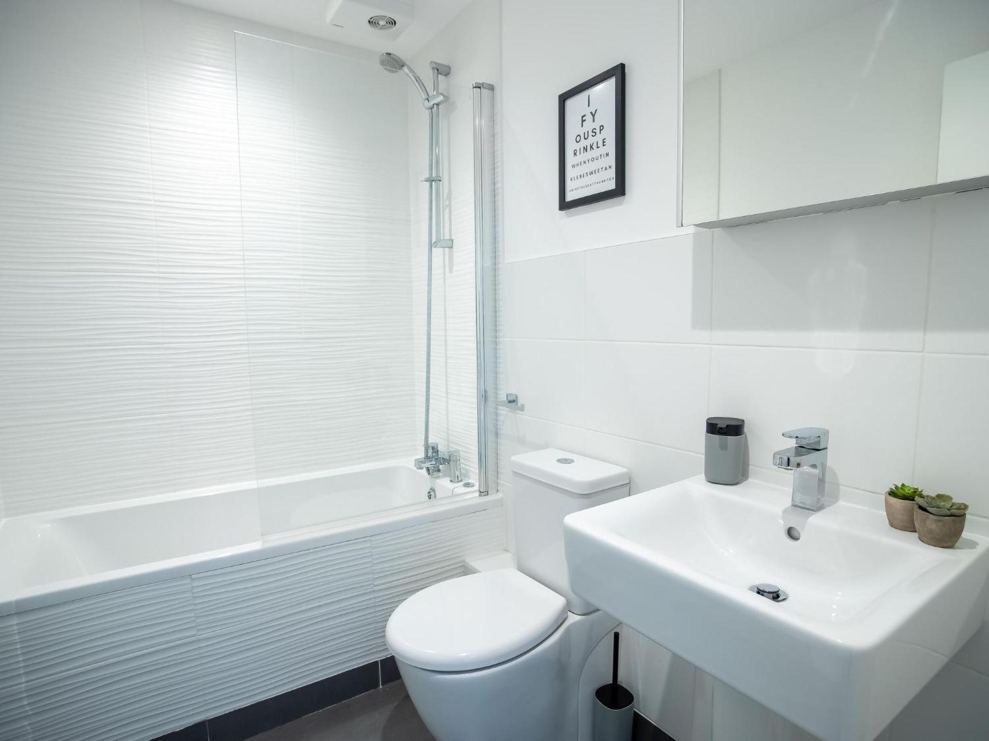 Pembroke House Apartments Exeter For Families Business Relocation Free Parking Eksteriør billede