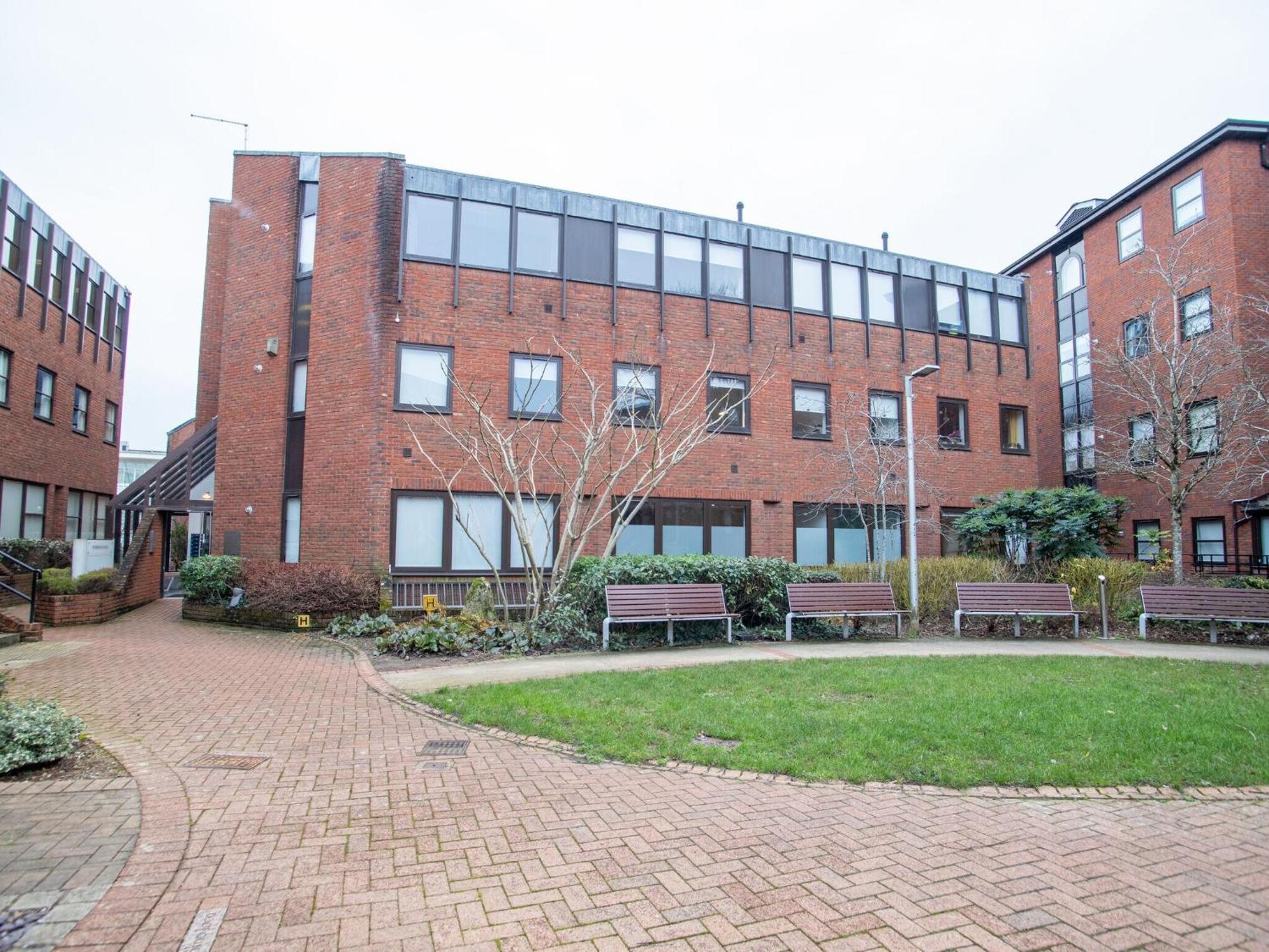 Pembroke House Apartments Exeter For Families Business Relocation Free Parking Eksteriør billede
