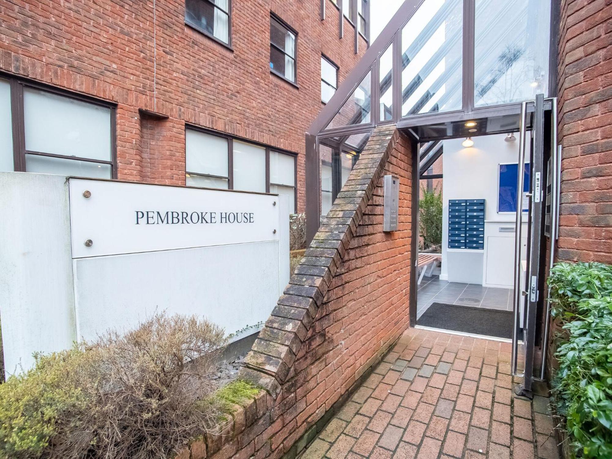 Pembroke House Apartments Exeter For Families Business Relocation Free Parking Eksteriør billede